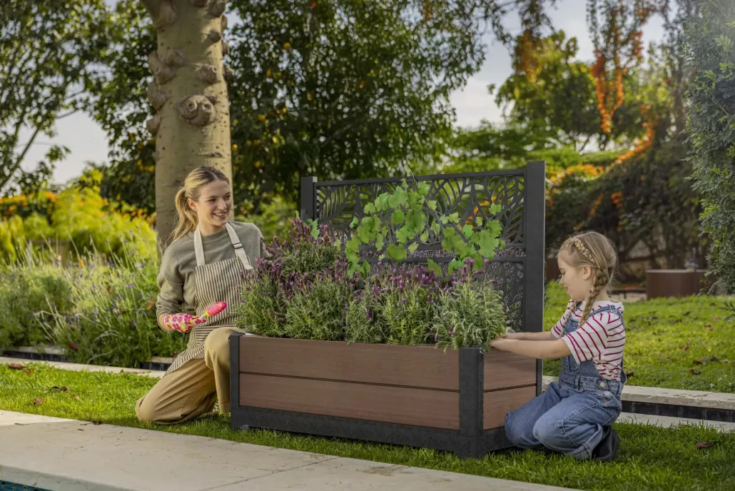 Planters|Garden Beds>Keter Tulip 26 Gallon Privacy Screen Planter - Brown