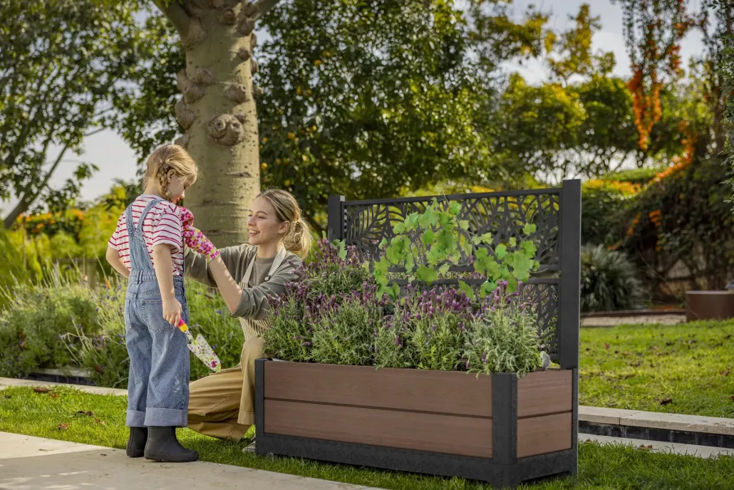 Planters|Garden Beds>Keter Tulip 26 Gallon Privacy Screen Planter - Brown